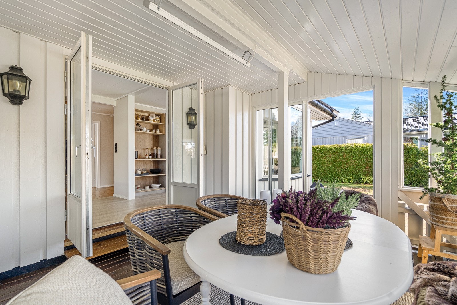 Et nydelig ekstra oppholdsrom som kan brukes fra tidlig vår til sen høst. Galleribilde