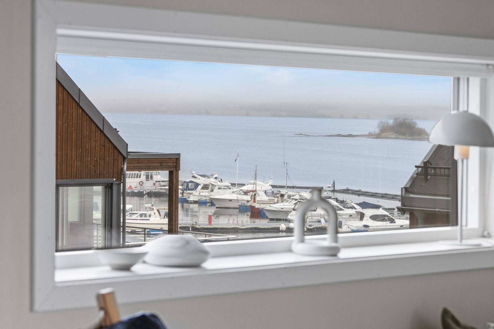 Flott utsikt mot båthavna. Galleribilde