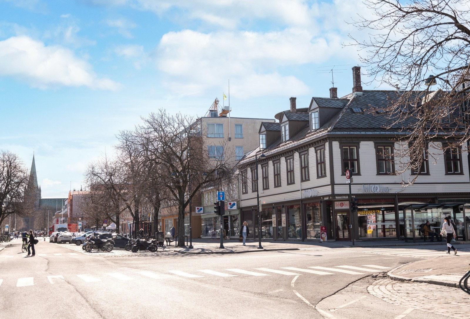 Boligen har en fantastisk beliggenhet for den som ønsker å bo sentrumsnært, med korte gangavstander til alt Trondheim sentrum har å by på. Galleribilde