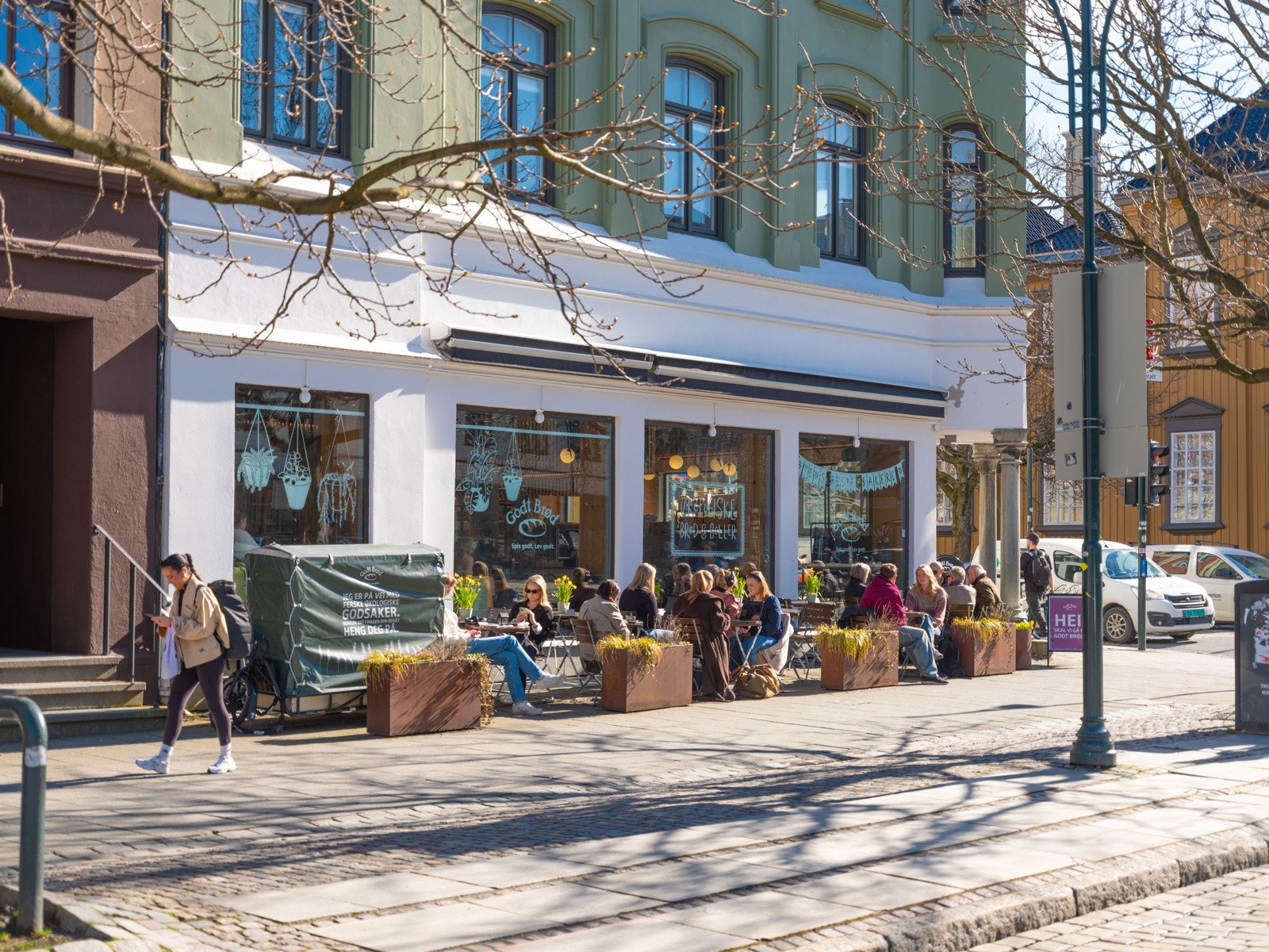 Like i nærheten finner man alt men trenger av service- og shoppingtilbud, samt en rekke koselige kaféer og restauranter. Galleribilde