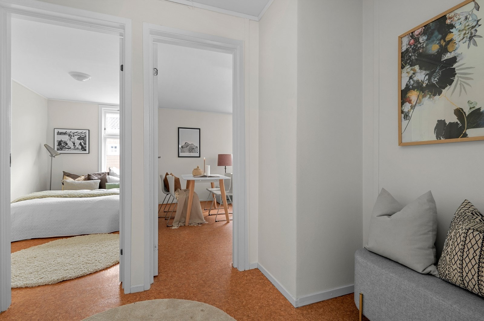 Både bad, stuerom og kjøkken ligger alle praktisk tilknyttet gangen. Galleribilde