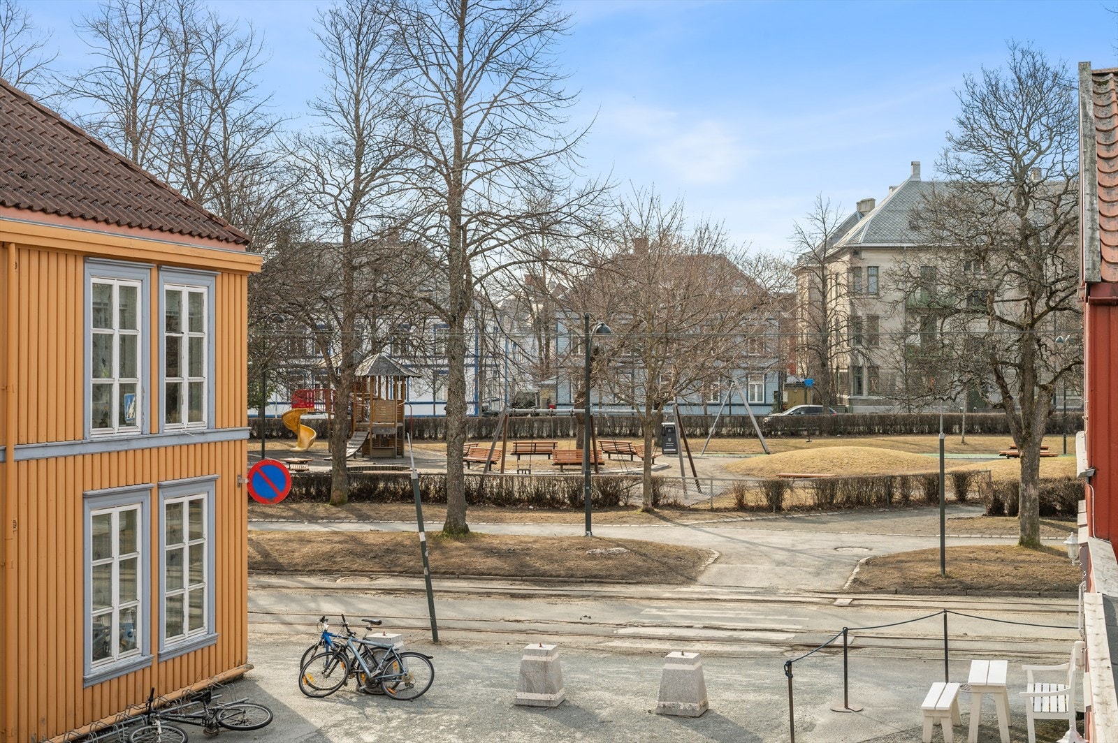 Like utenfor døren finner man trivelige Ilaparken. Galleribilde