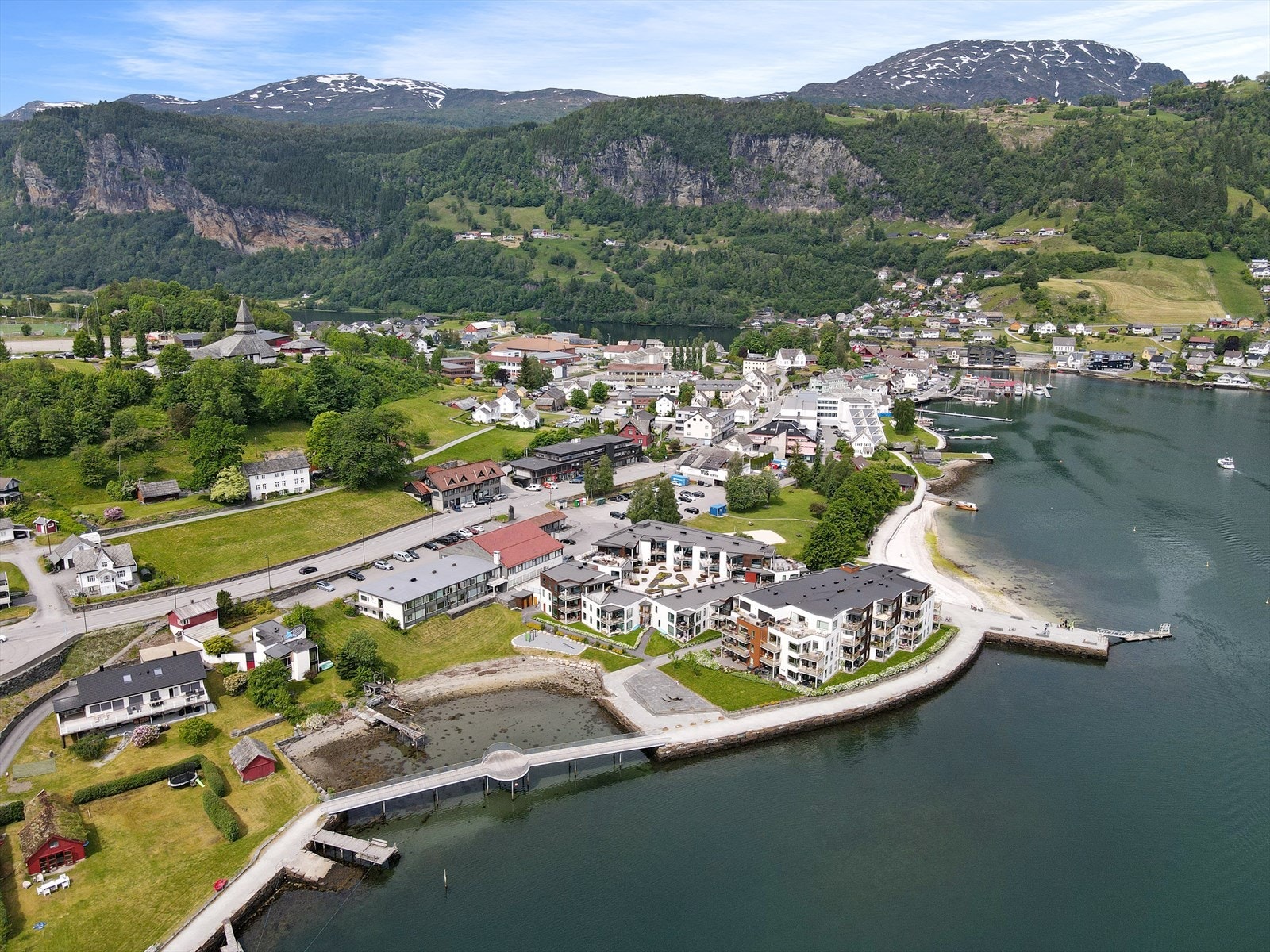 Strandpromenaden kan man følge hele veien til "Grove" og andre veien til Fartøyvernsenteret Galleribilde