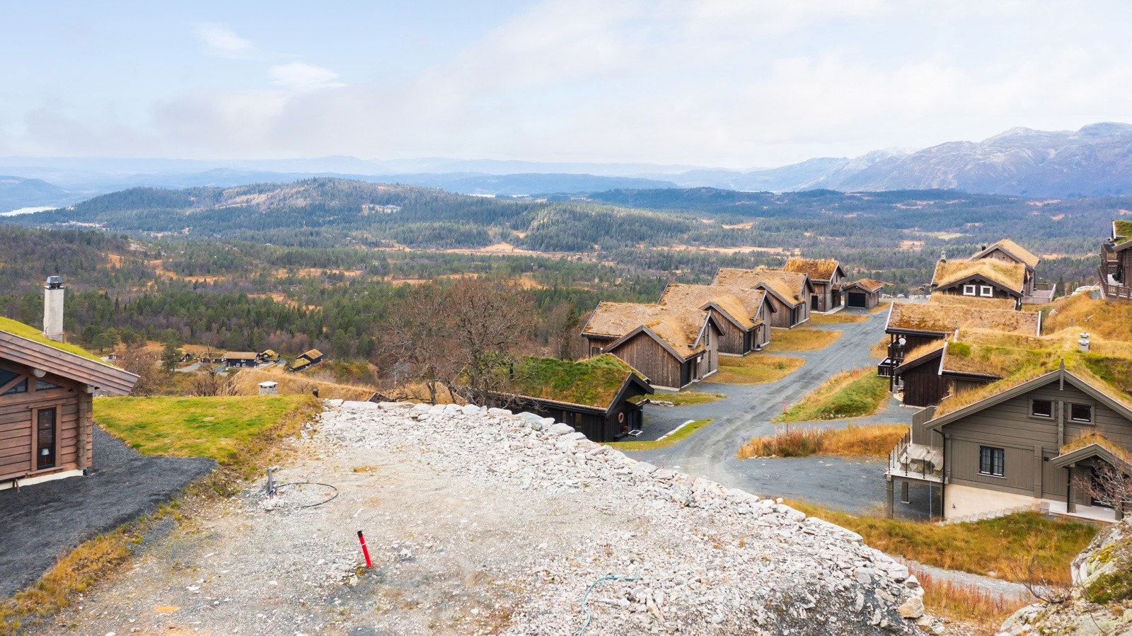 Strøm, vann, avløp og rør til fiber frem til tomten Galleribilde