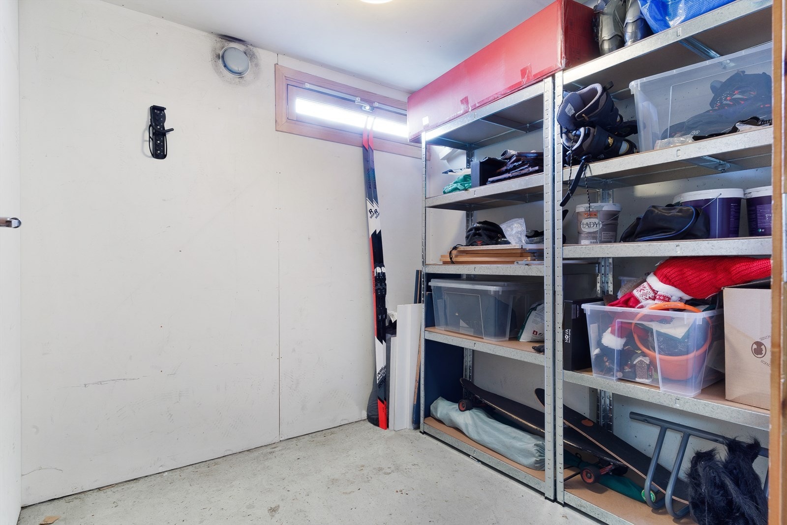 Leiligheten disponerer praktisk bod, for ekstra lagringsplass. Galleribilde