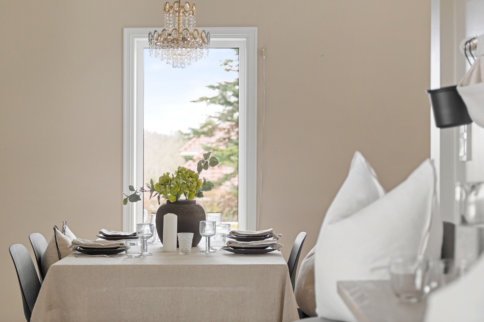 Detalj - spisegruppe. Galleribilde