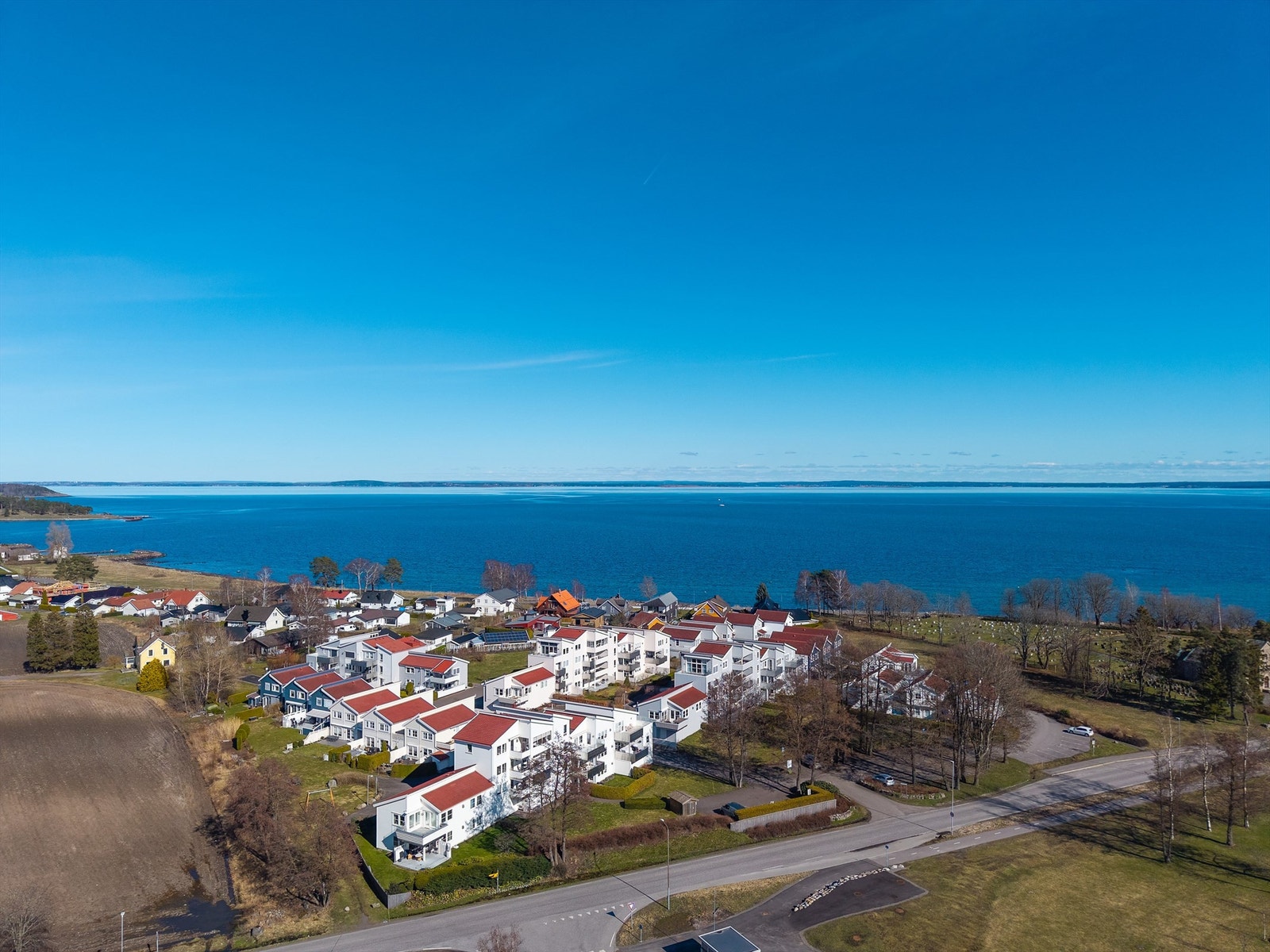 Vallø Strandpark har en sjønær beliggenhet Galleribilde