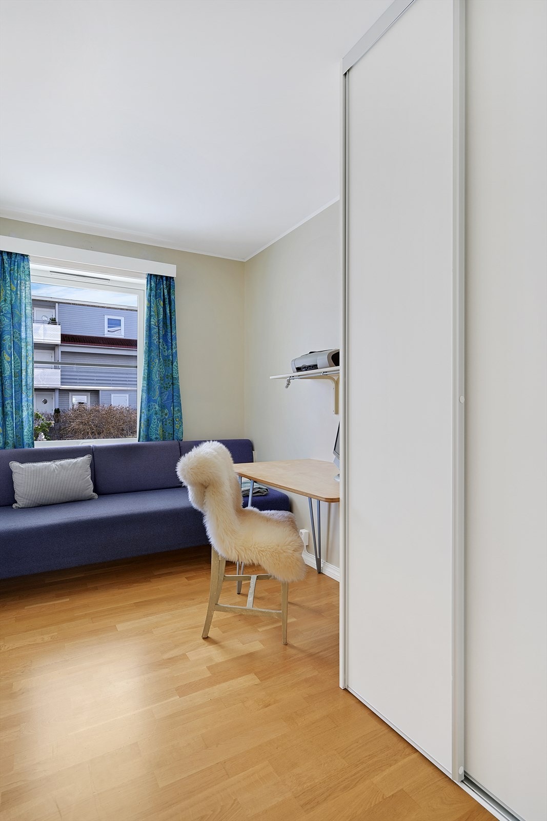 Soverom 2 har skyvedørsgarderober Galleribilde