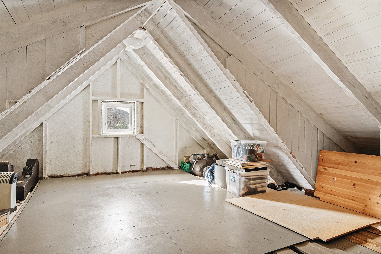 God takhøyde på loftet Galleribilde