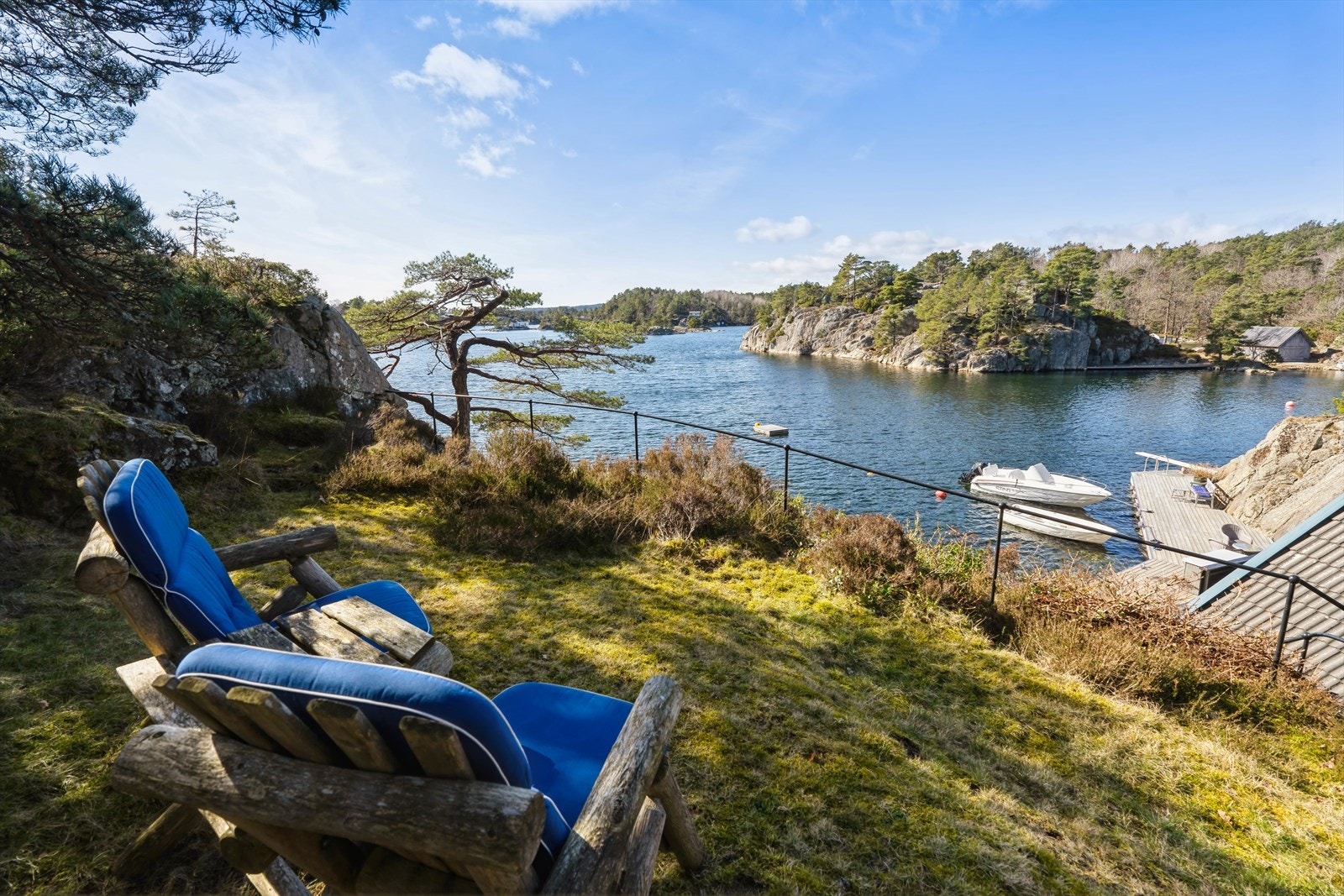 En av uteplassene ved hovedhytta Galleribilde