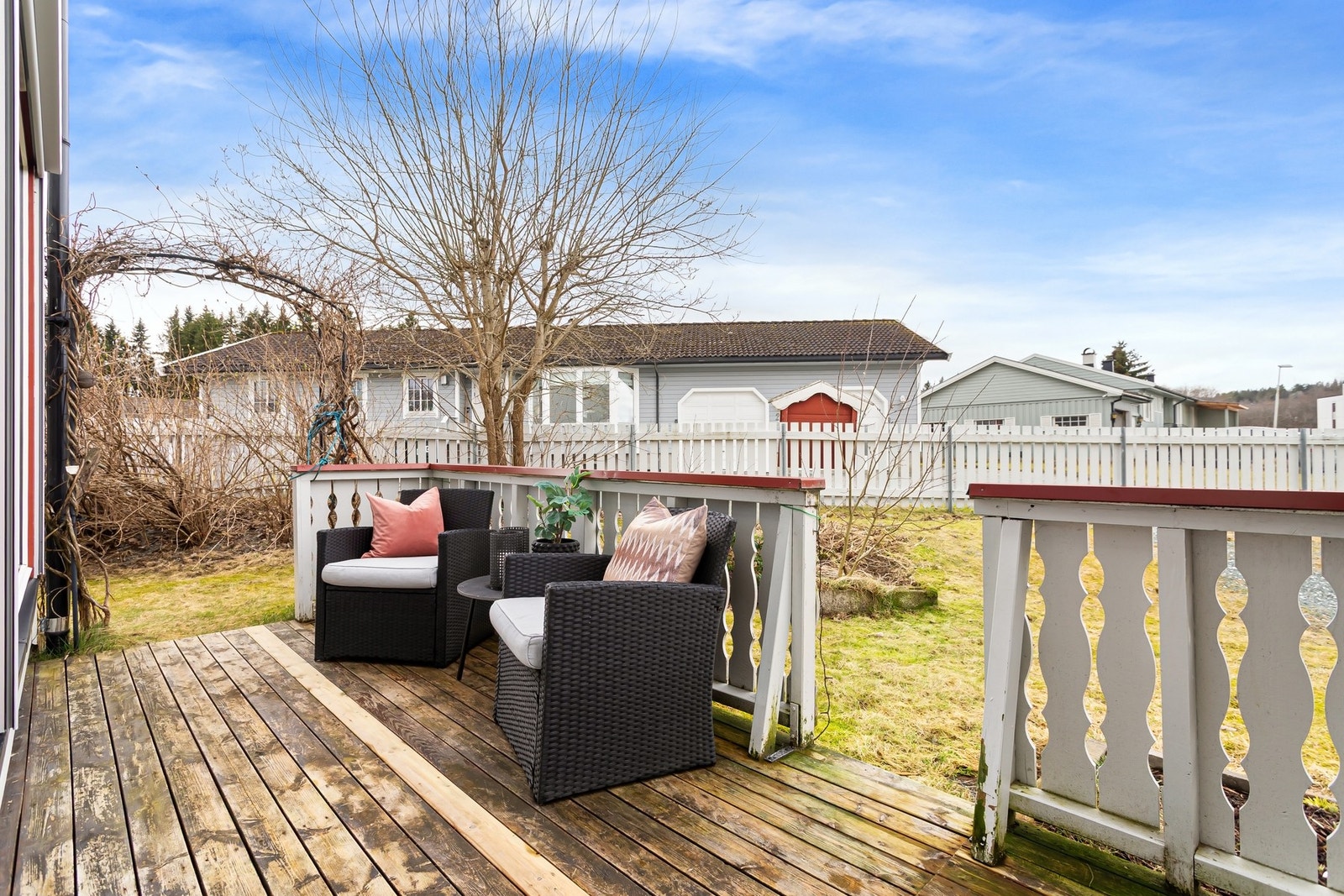 Herlige solforhold på terrassen uten sjenerende bygninger i front. Galleribilde