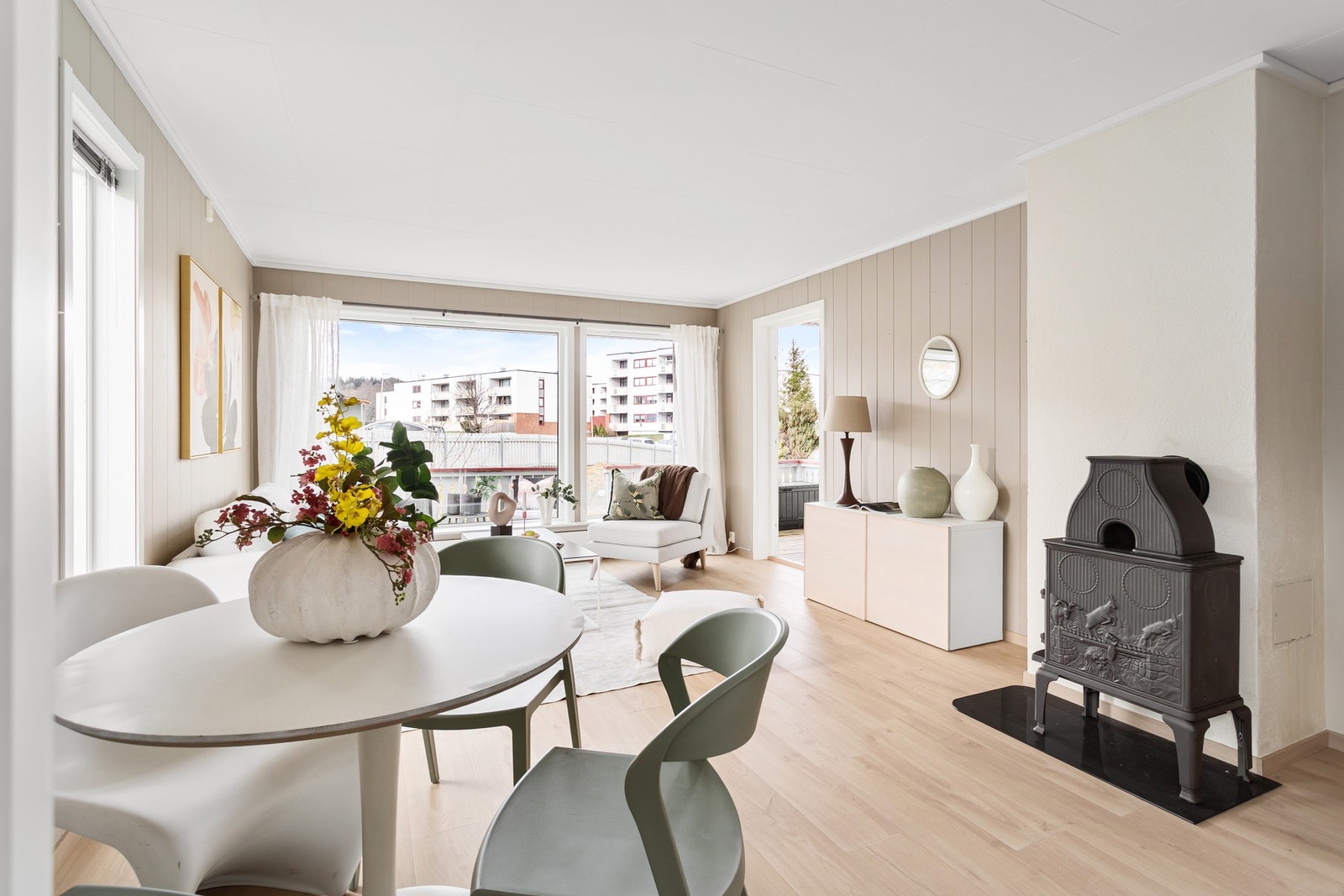 Moderne og stilriktig fargevalg gjennom hele leiligheten. Galleribilde