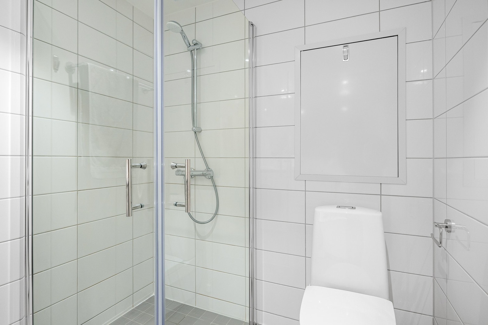 Innfellbare dusjdører i herdet glass. Galleribilde