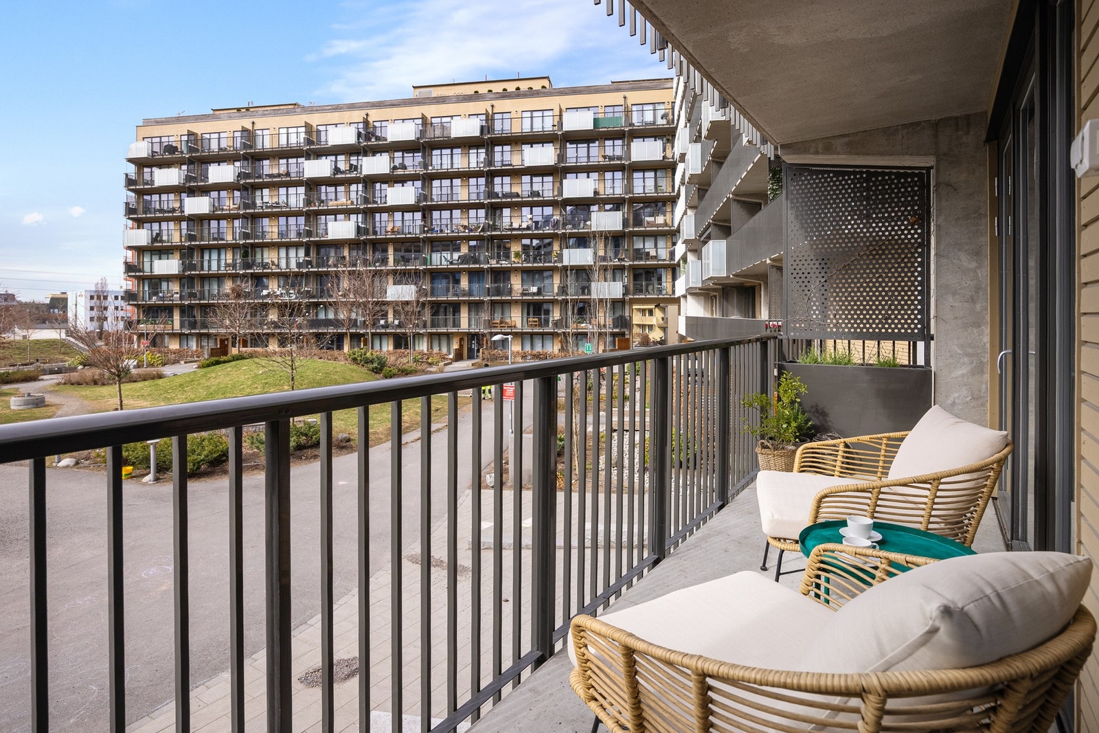 En lys og innbydende 2-roms med herlig balkong i bygg fra 2021. Galleribilde