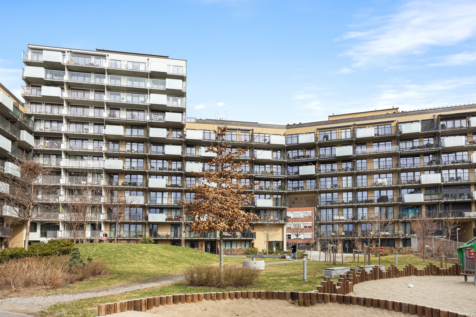 Fasade. Velkommen til et attraktivt og velholdt borettslag! Galleribilde