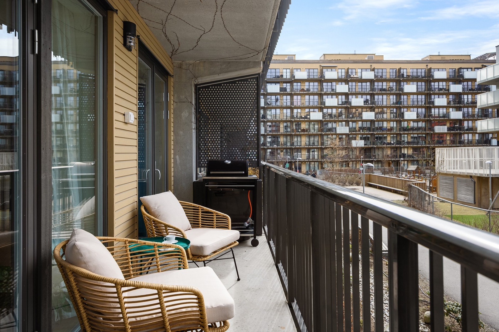 Balkongen er på hele 7 kvm, så her er det god plass til utemøblement og grill. Galleribilde