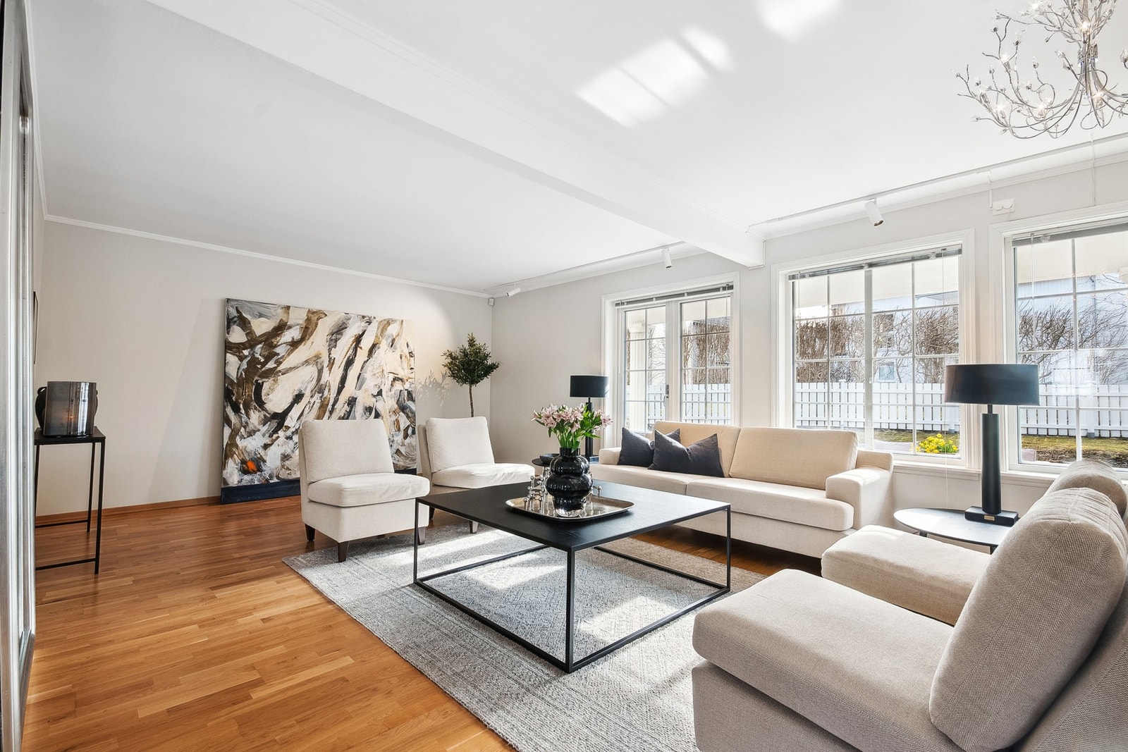 Stuen har flere møbleringsmuligheter. Galleribilde