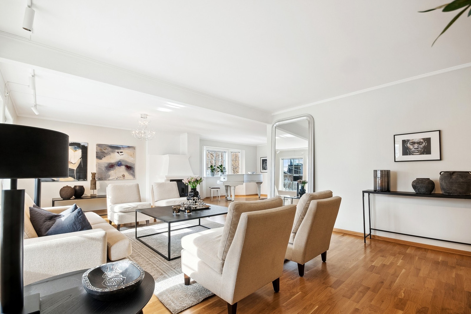 Meget romslig stue med god plass. Galleribilde