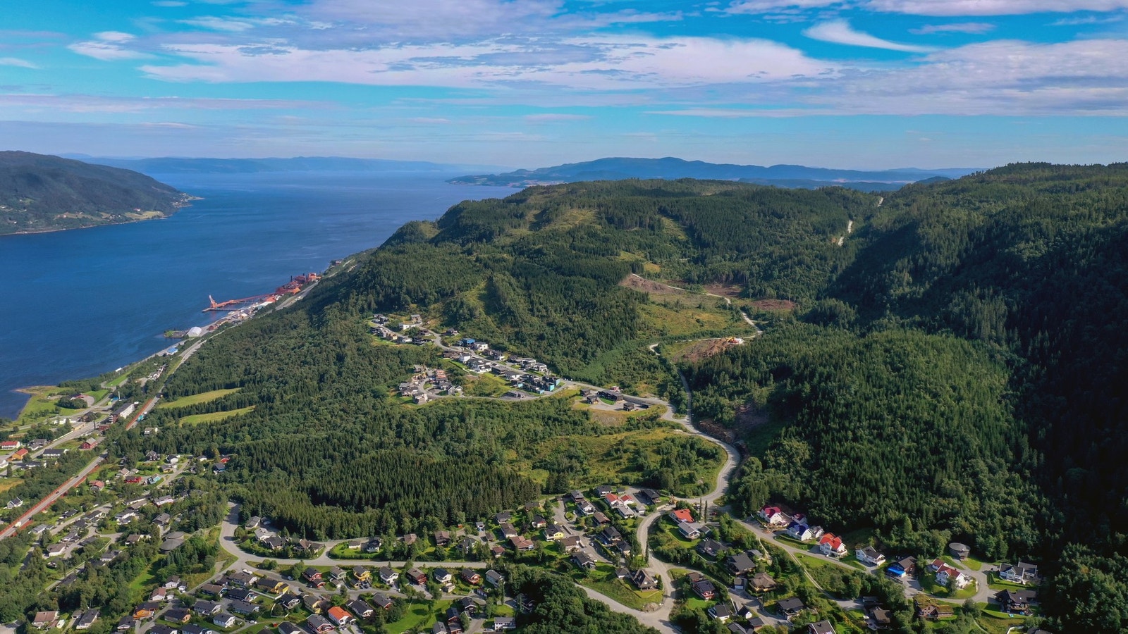 EiendomsMegler 1 ved Nermin Lizde har gleden av å presentere en flott eneboligtomt på Lysthusflata med fantastisk utsikt og gode solforhold Galleribilde