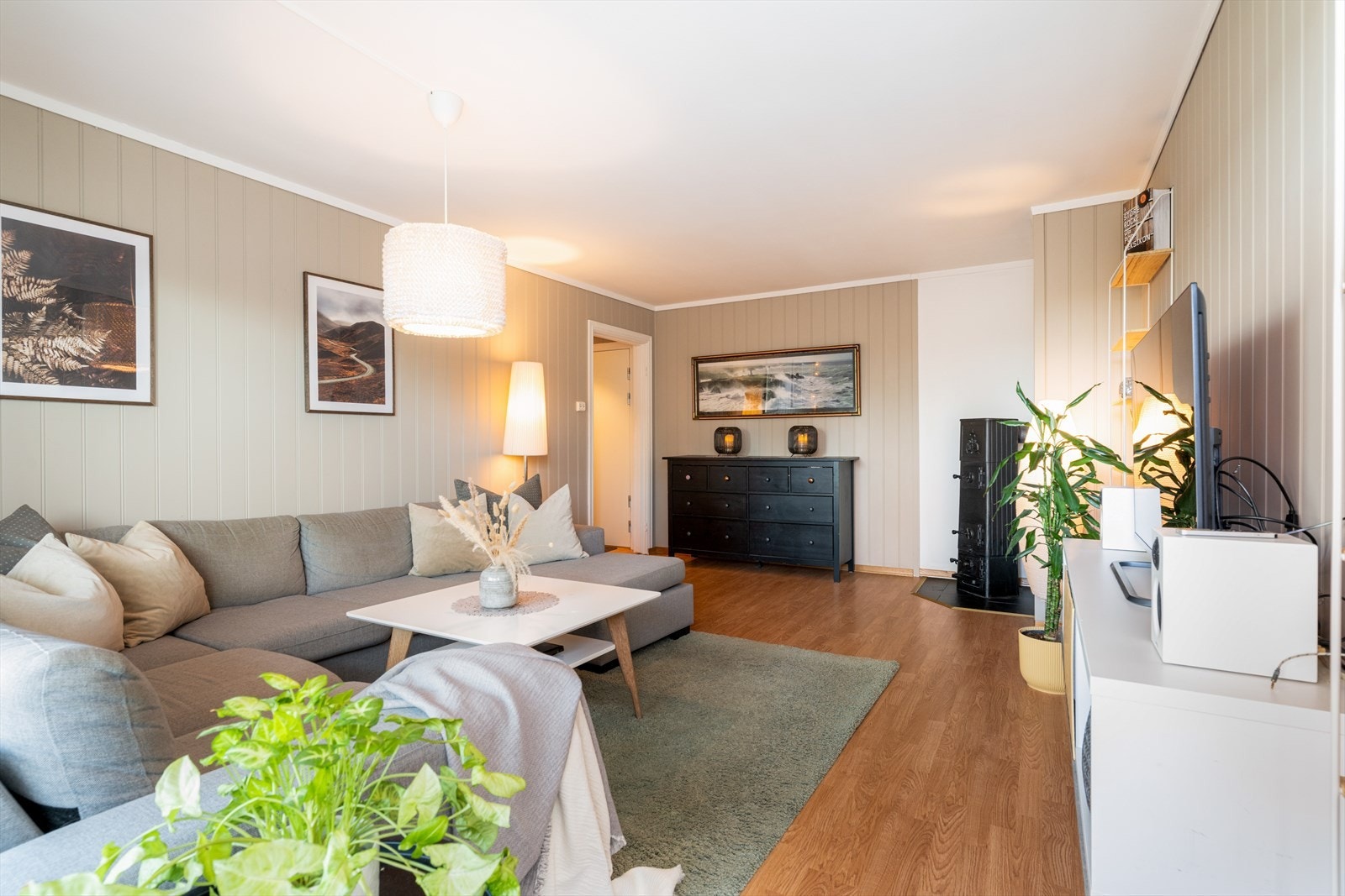 I stuen er det vedovn Galleribilde