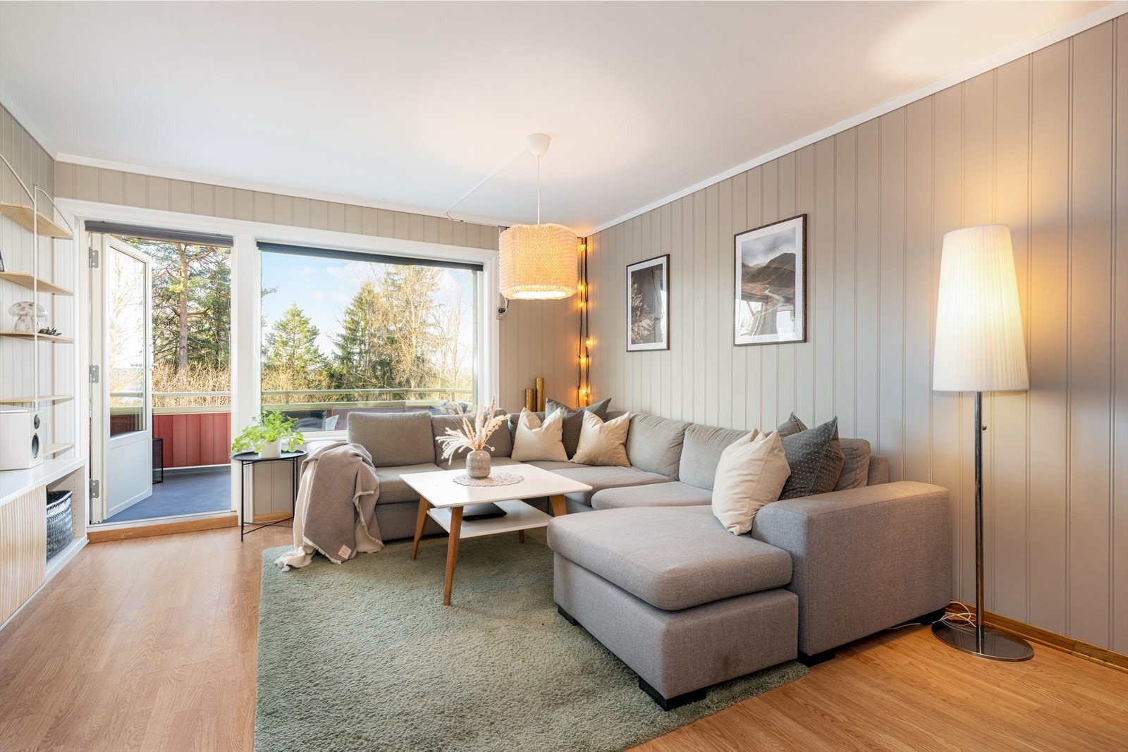 Vinduene slipper rikelig med naturlig lys inn - ingen innsyn! Galleribilde