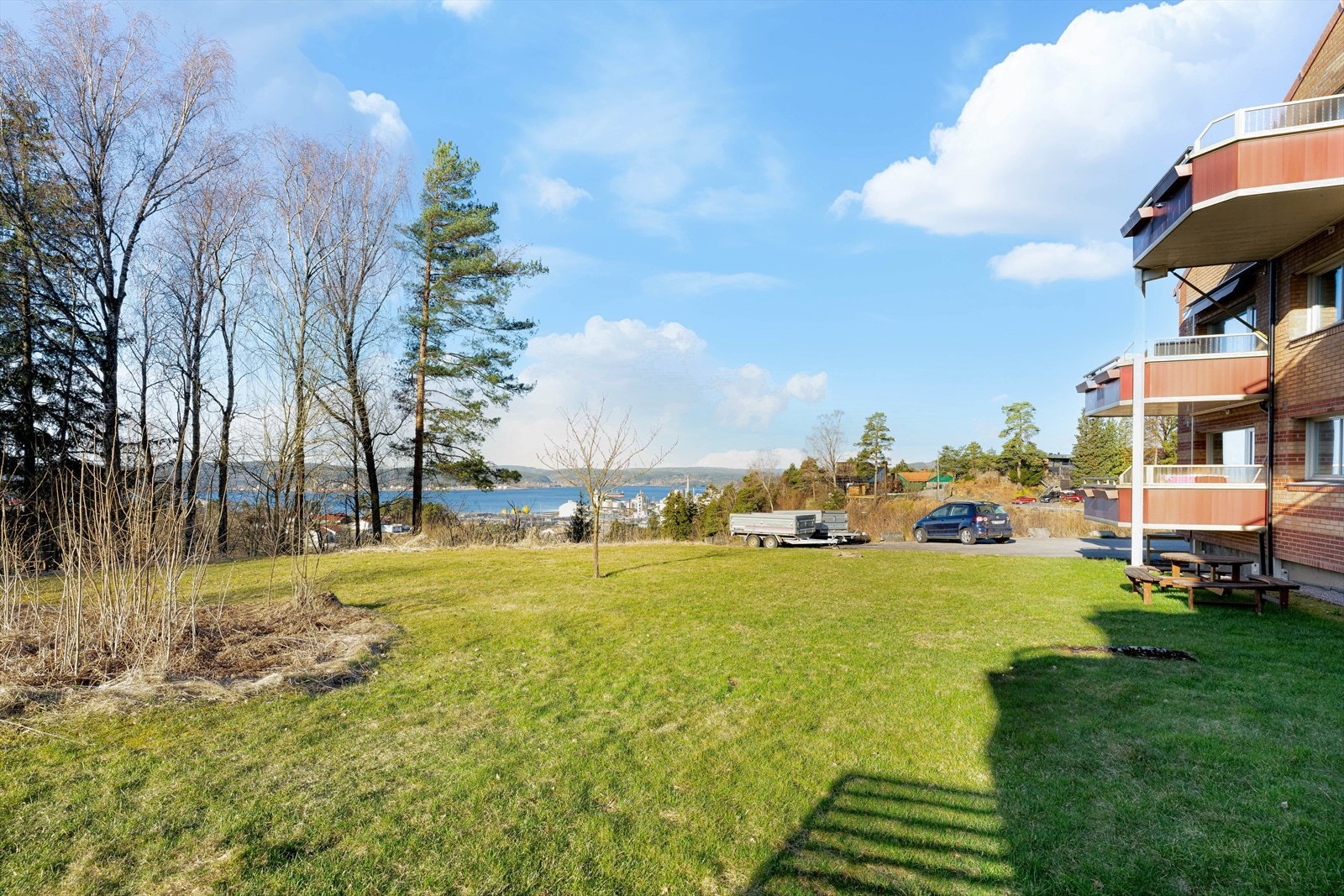 Borettslaget ligger fint til i et attraktivt boligområde på Flåtten, ca. 2,5 km fra Porsgrunn sentrum. Lettvint og sentralt! Galleribilde