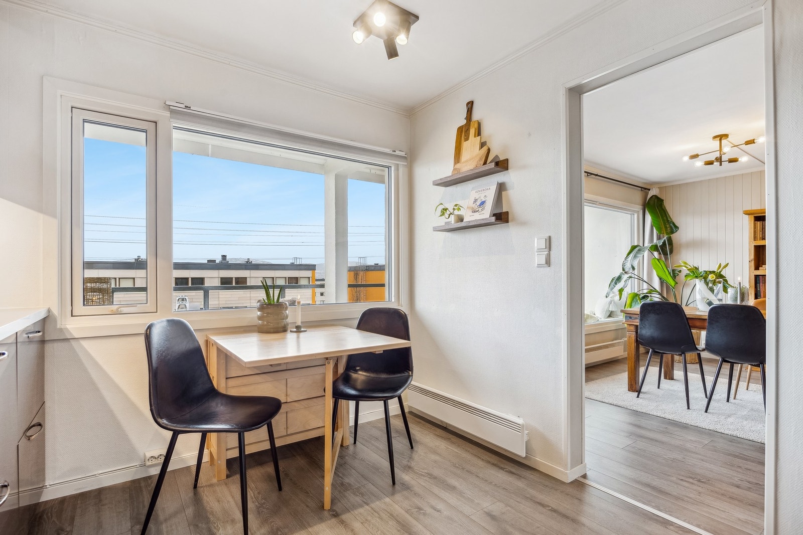 Fra stuen kommer man inntil kjøkkenet. Galleribilde