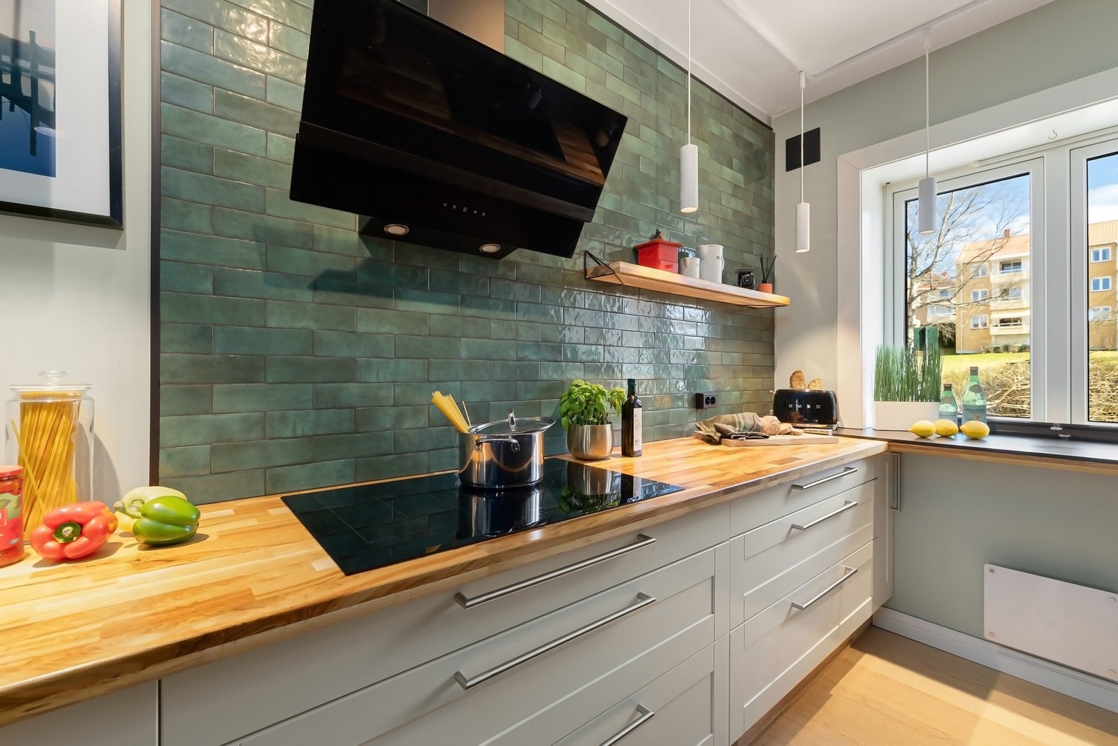 Mangler du noe under middagen, er veien kort bort til Spar Simensbråten Galleribilde