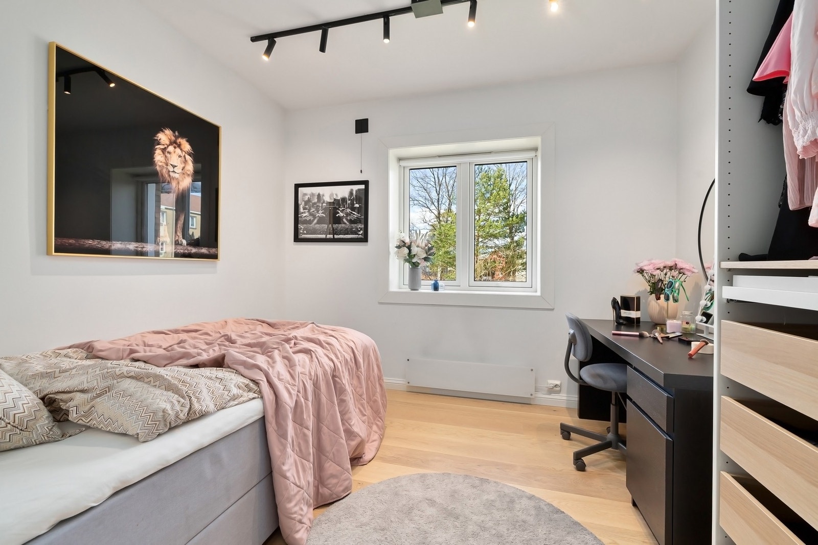 Soverom II vender ut mot hyggelig grøntareal Galleribilde