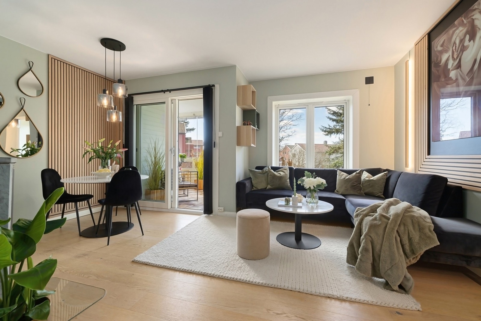 Store vindusflater bidrar til å skape et ekstra luftig inntrykk Galleribilde