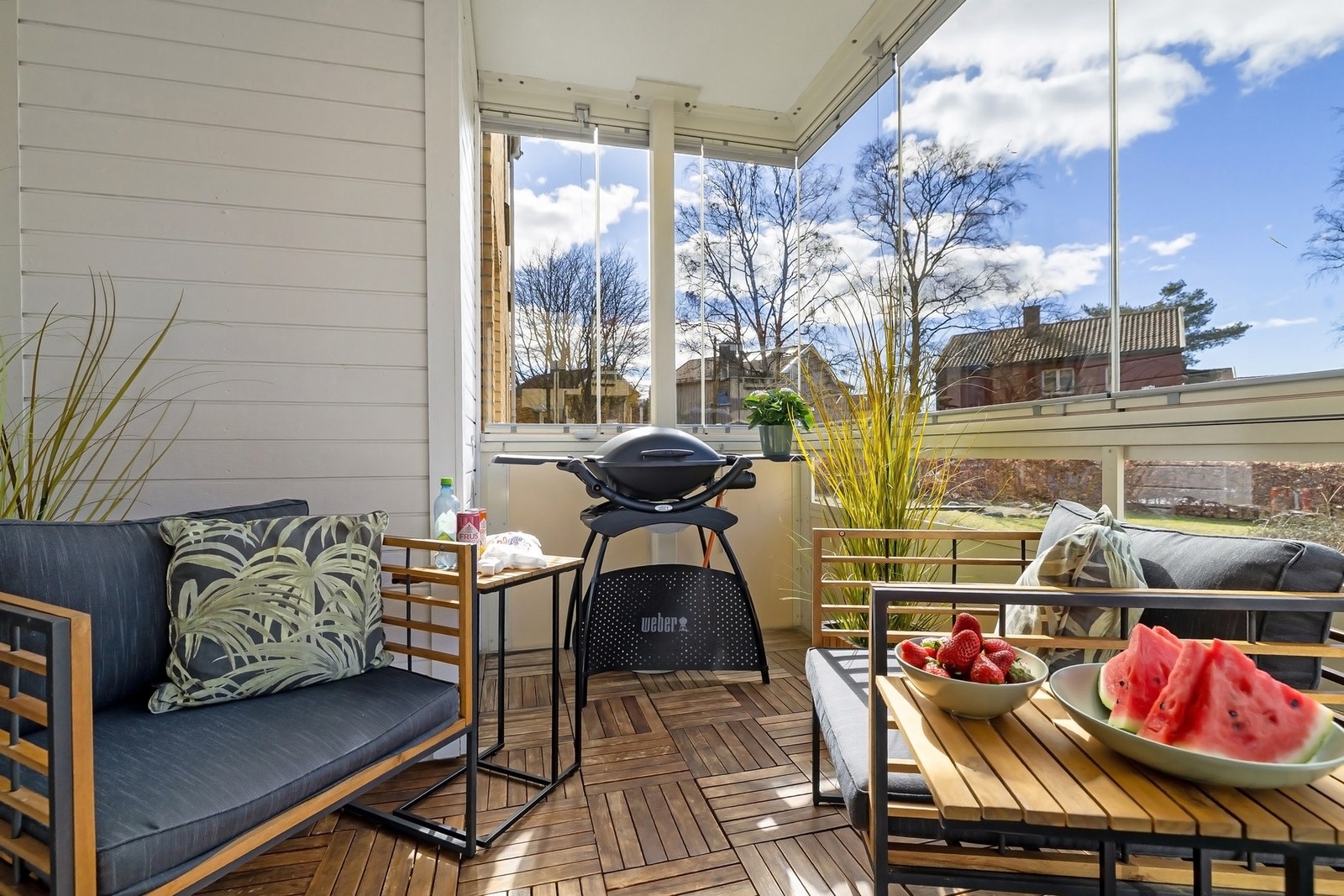 Balkongen har gode solforhold og byr på hyggelig utsyn! Galleribilde