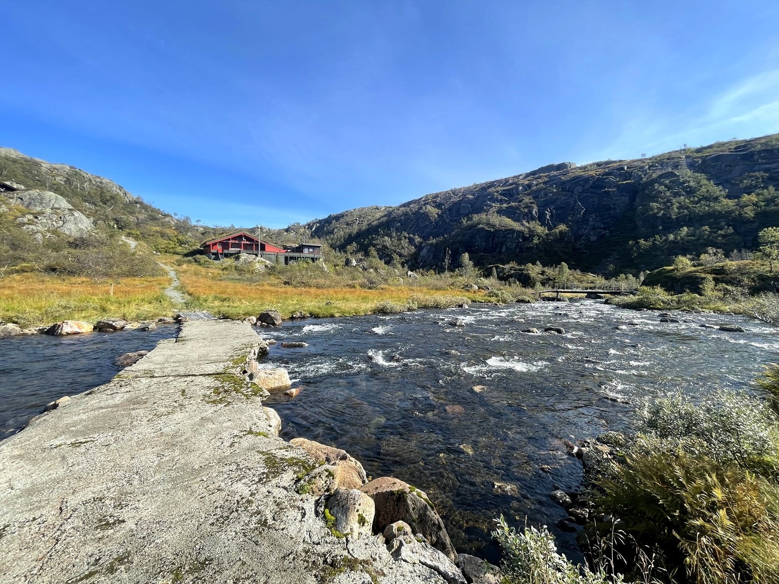 To overganger. Bro benyttes ved mye vann Galleribilde