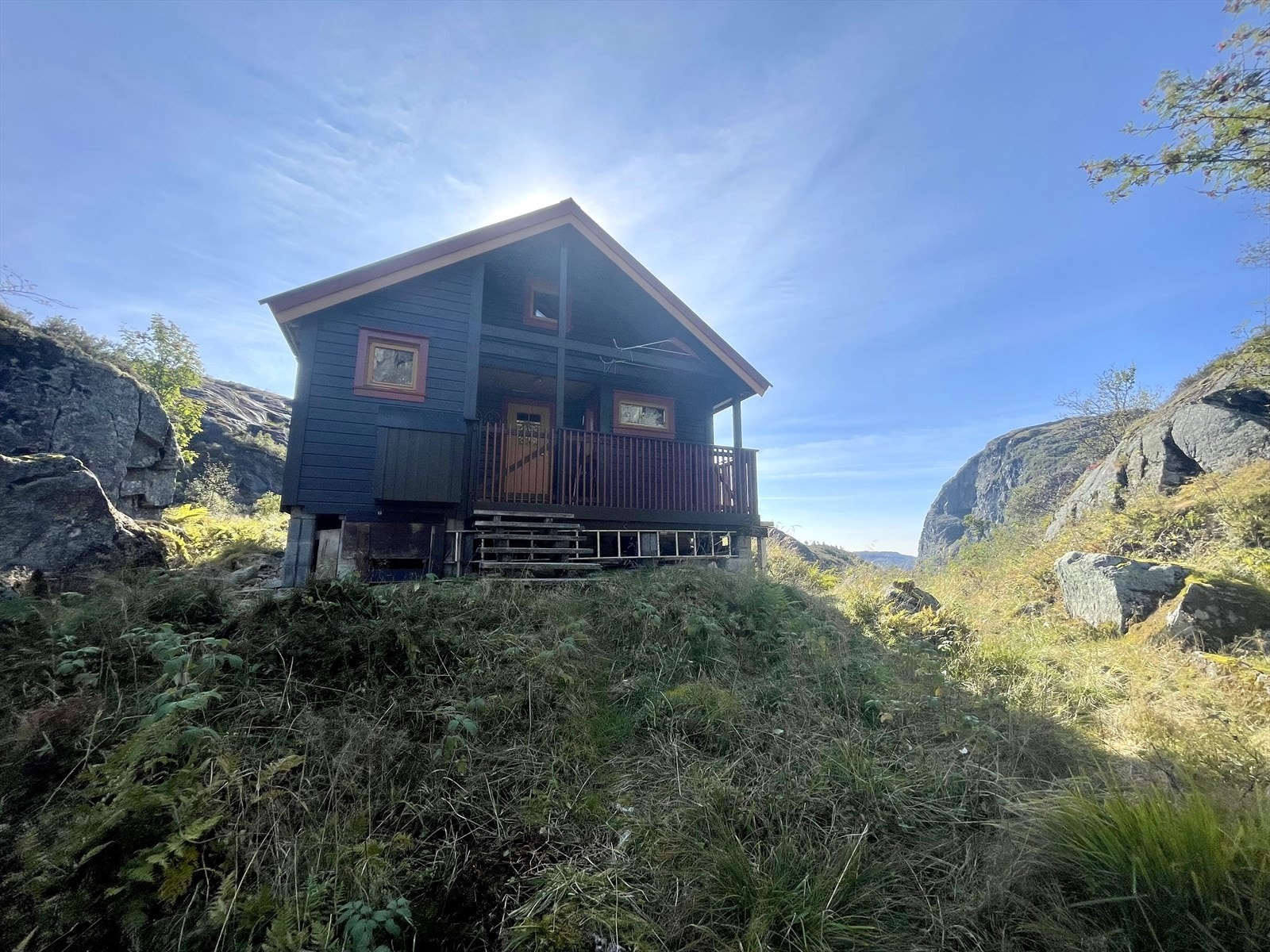 Fasade. Overbygd inngangsparti Galleribilde