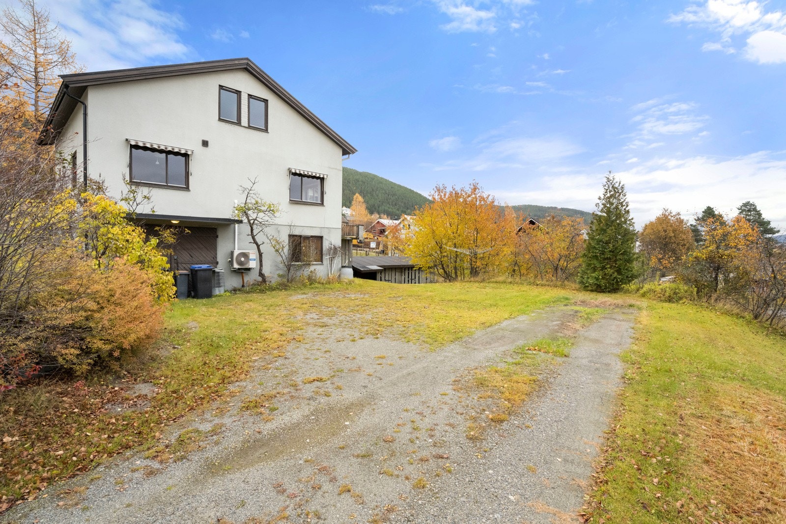 Romslig tomt på ca. 2,3 mål Galleribilde