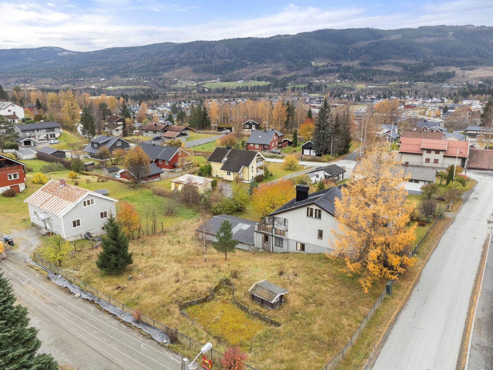 Både garasje og uthus på eiendommen Galleribilde