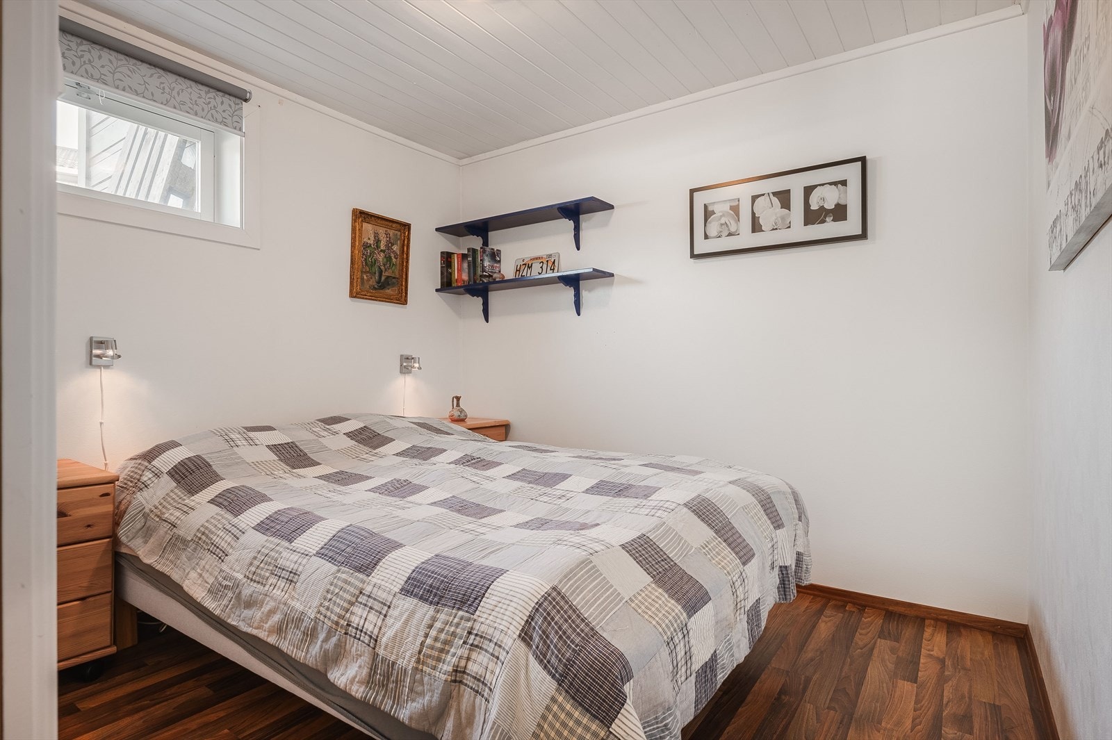 Sovealkove tilknyttet stue i sokkel. Galleribilde