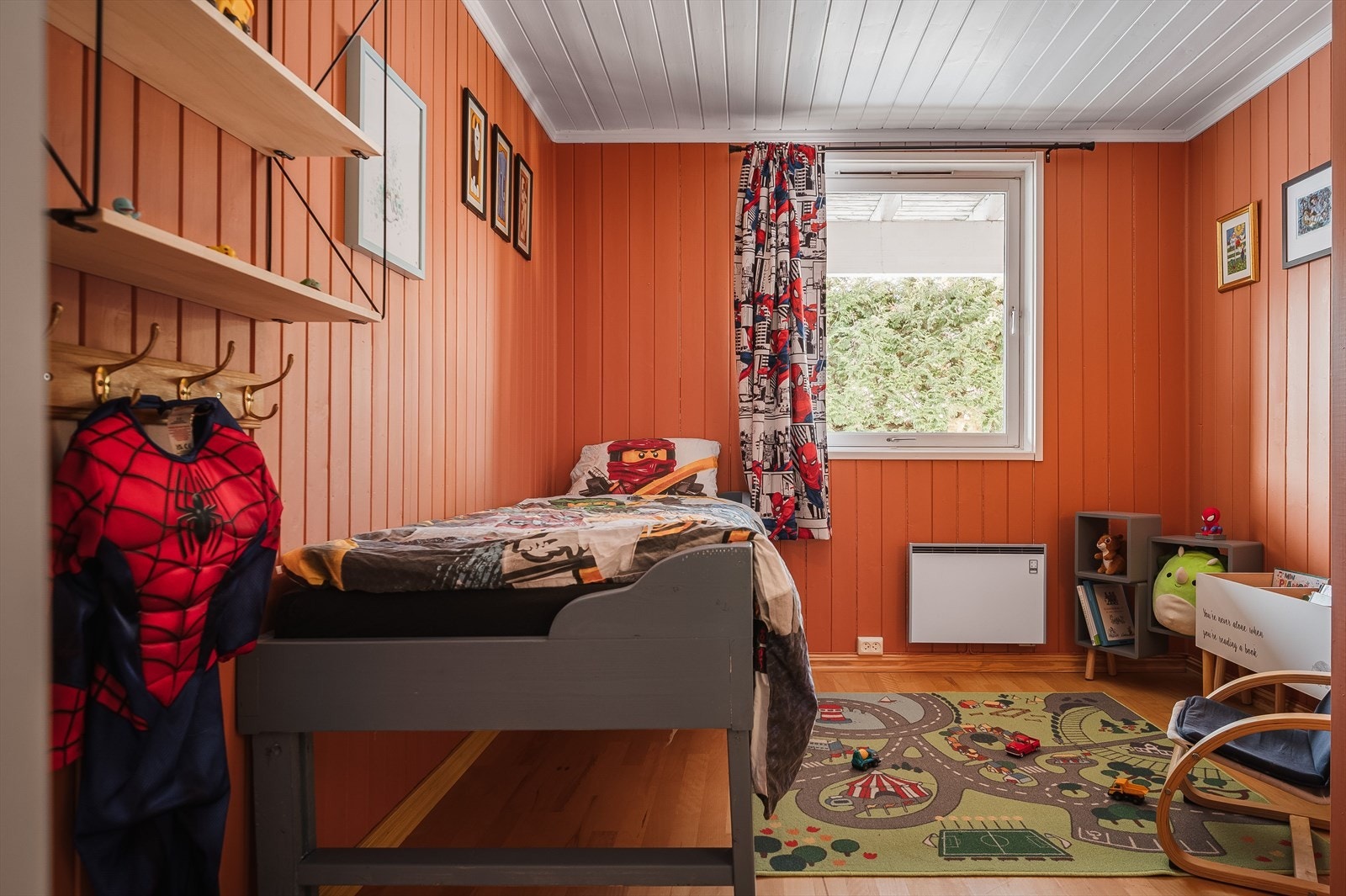 Soverom i sokkeletasjen. Galleribilde