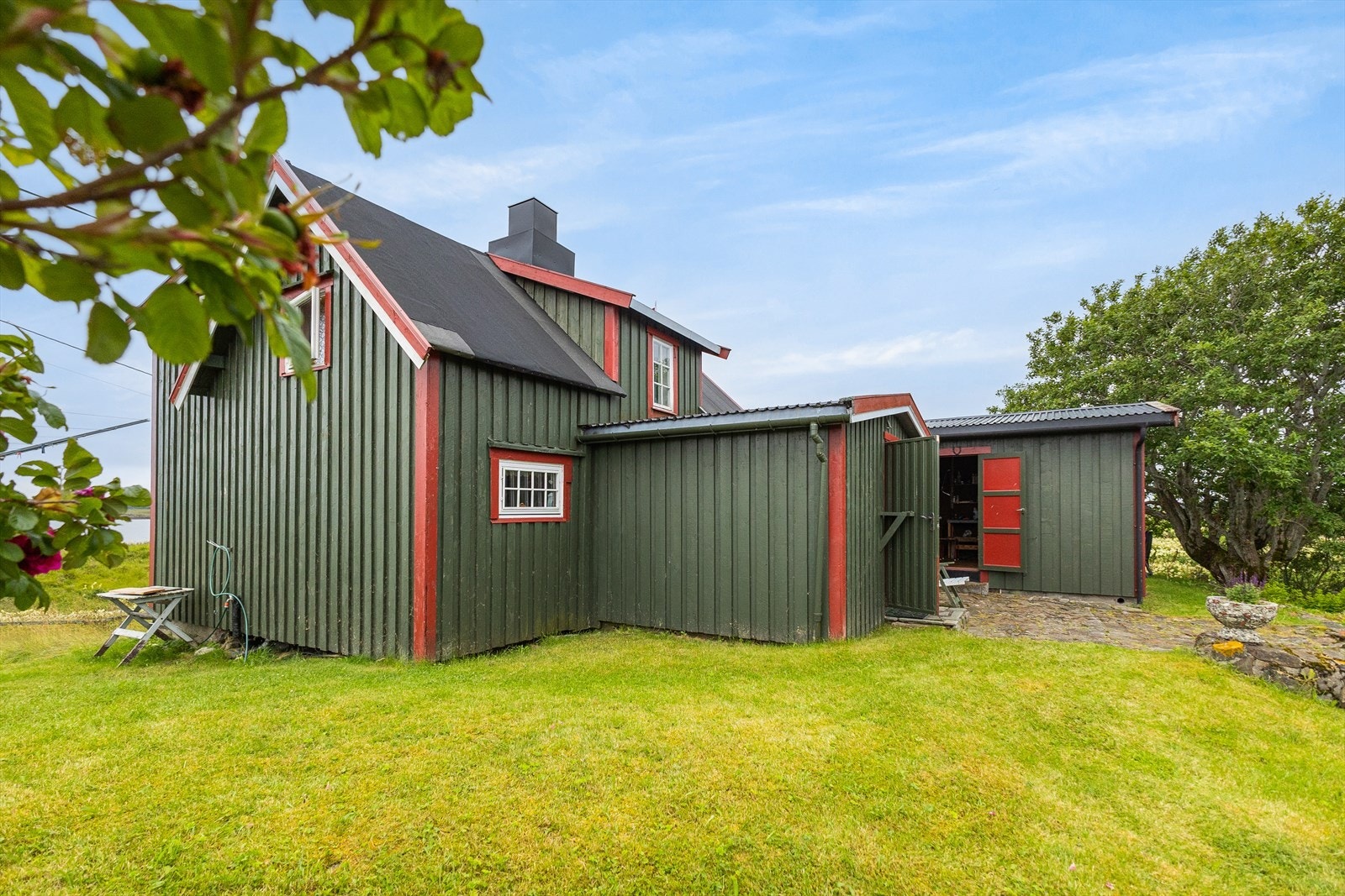 Mot fasade. Galleribilde