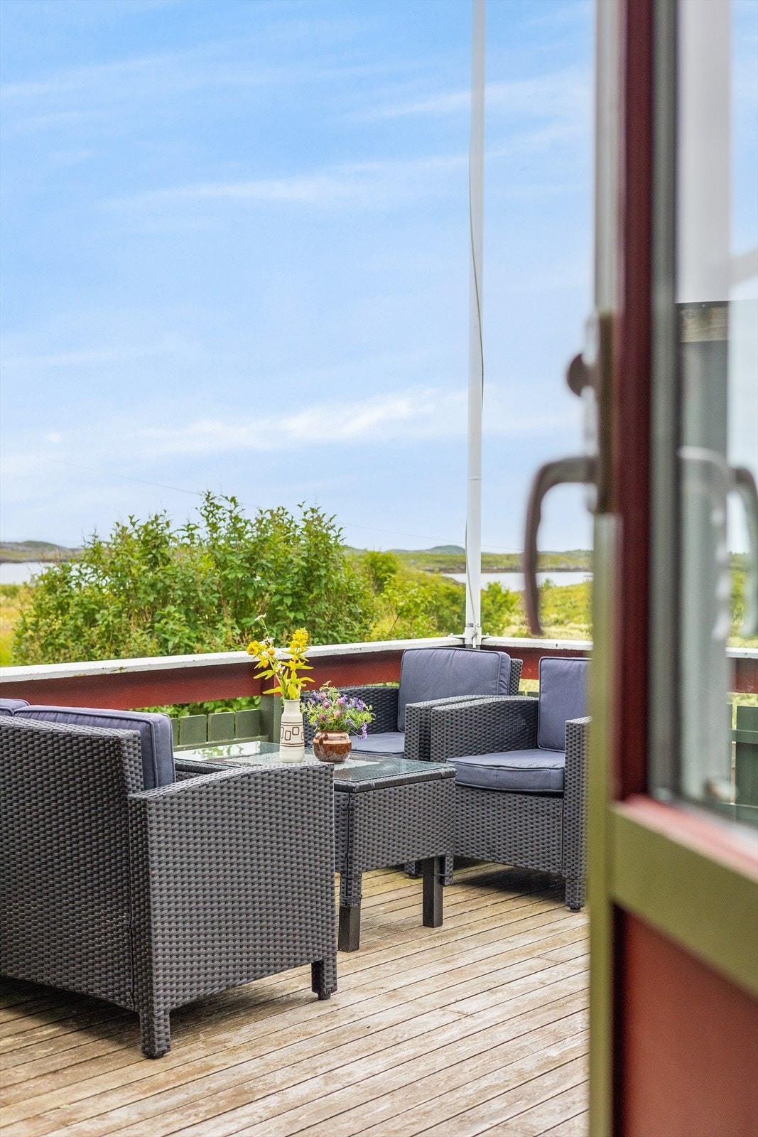 Mot terrasse. Galleribilde