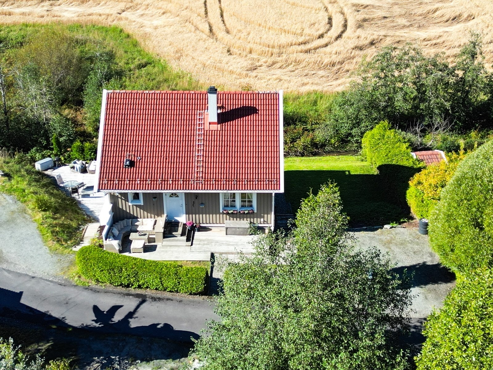Svært innholdsrik og velholdt enebolig i landlige omgivelser. Galleribilde