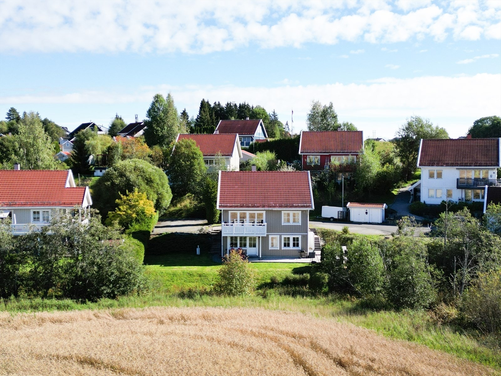 Velkommen til denne flotte eneboligen i Bjørkelyhagan 27! Galleribilde