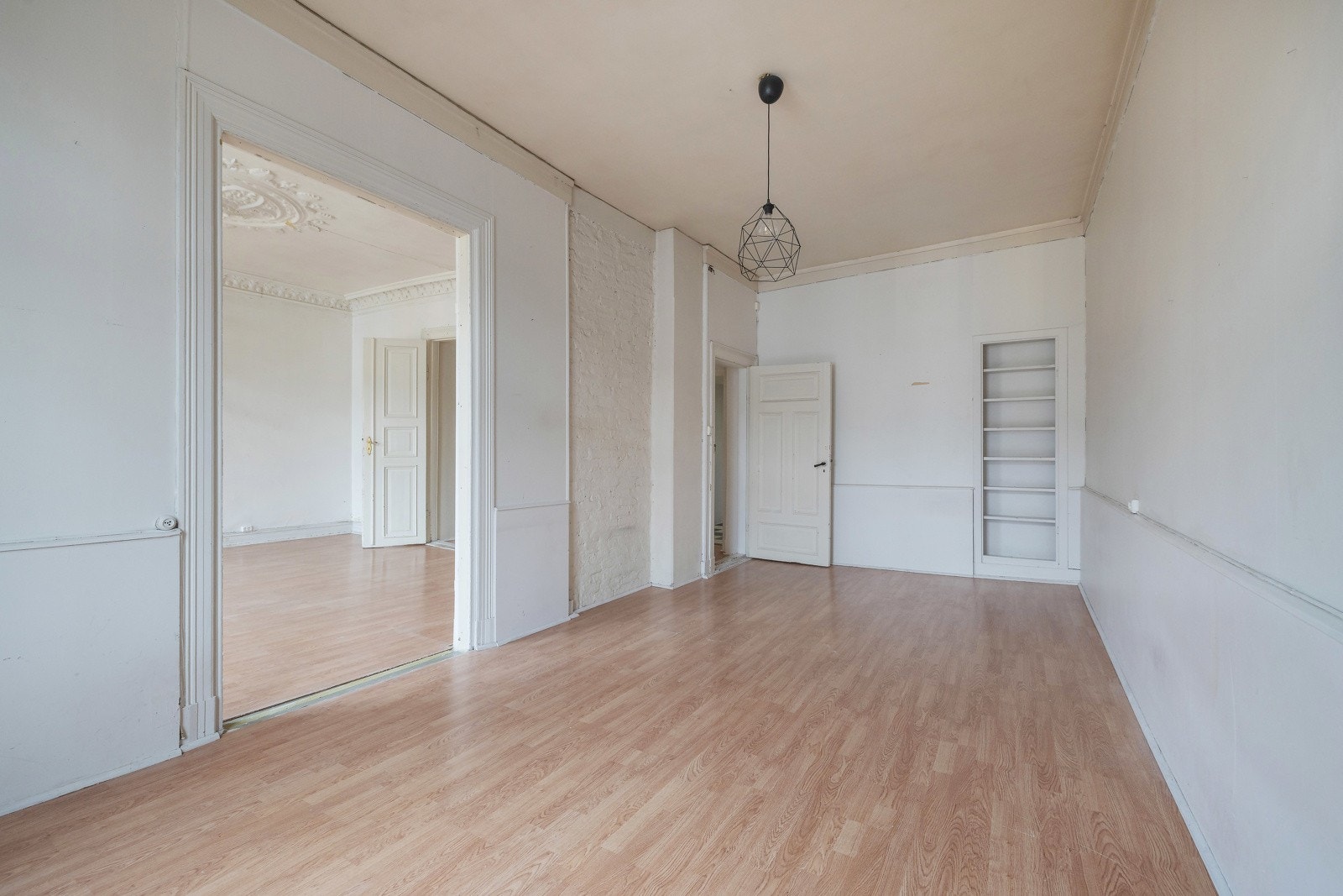 God plass til stort langbord. Galleribilde