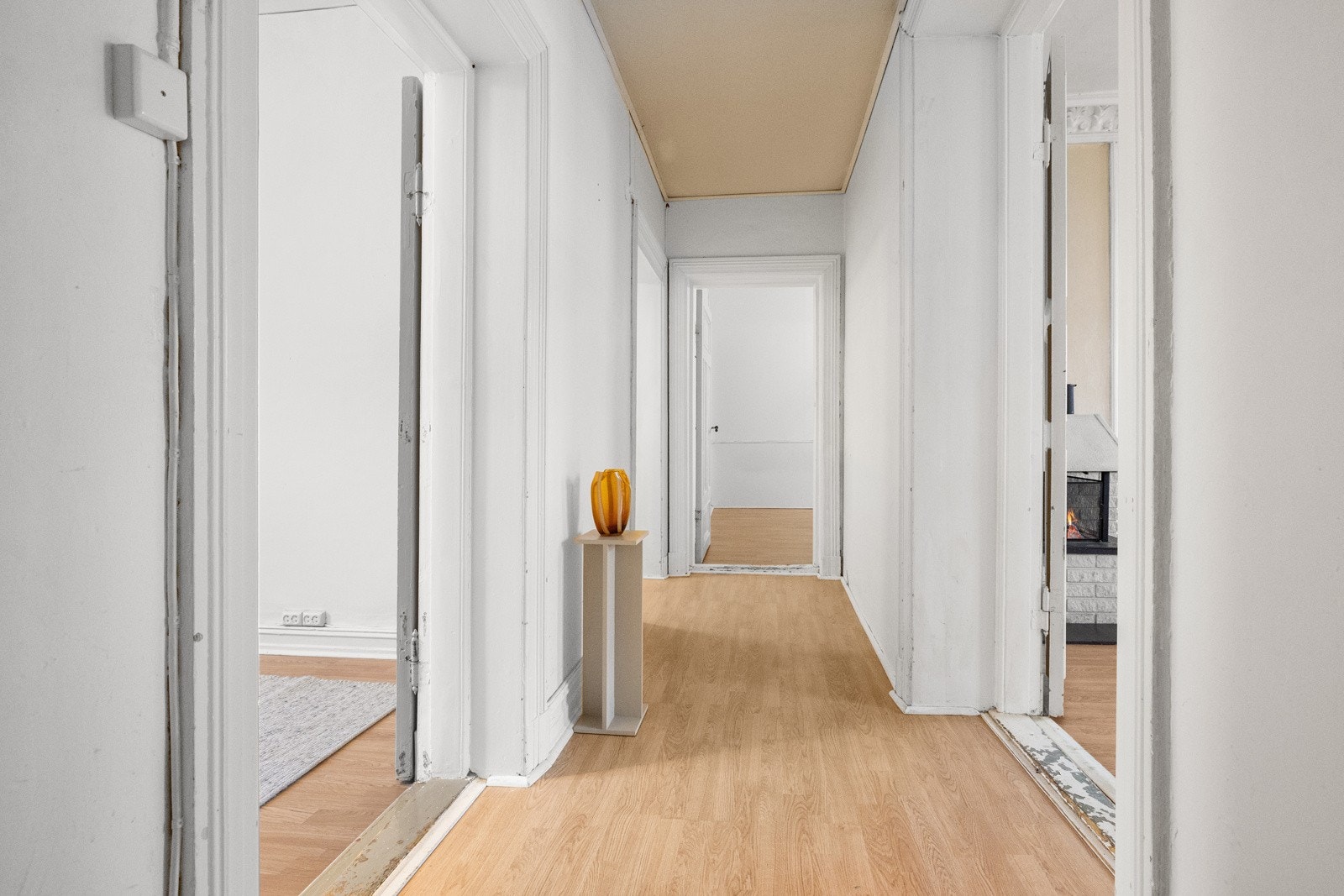 Velkommen inn - Leiligheten ligger i byggets fjerde etasje, med adkomst via felles trappeløp. Galleribilde