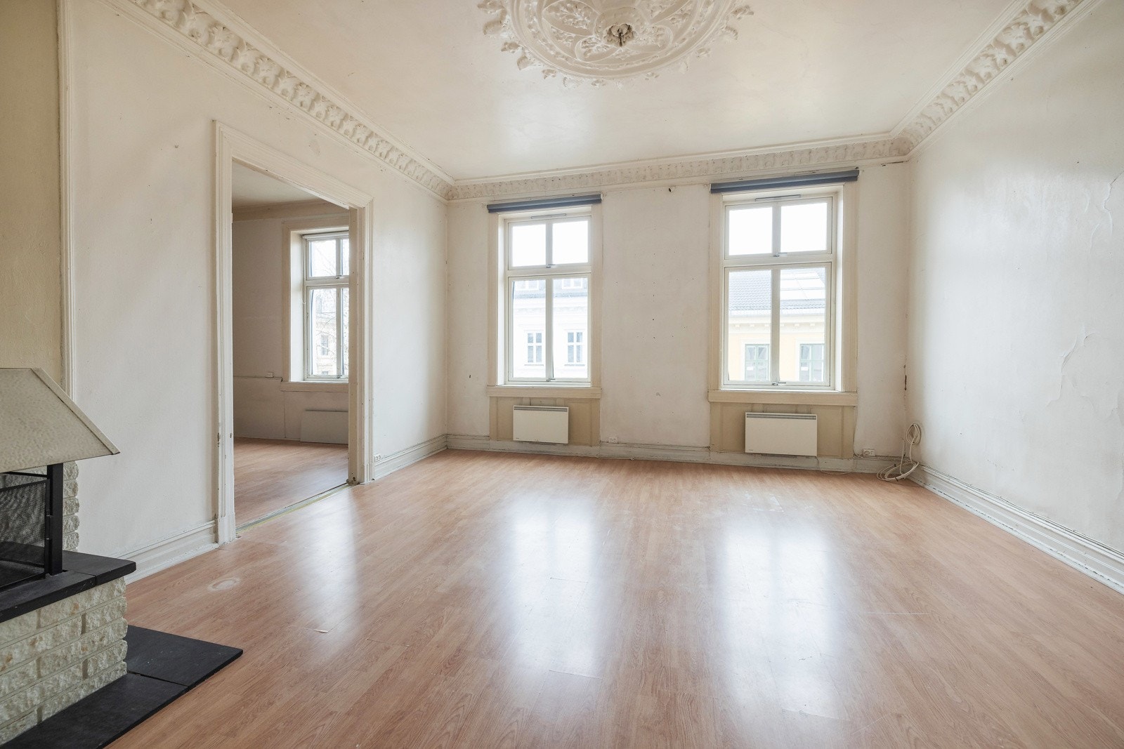 Velkommen til Hansteens gate 7 A - Her har vi gleden av å presentere en stor og gjennomgående 5-roms med en svært sentral beliggenhet på Frogner/Vika. Galleribilde