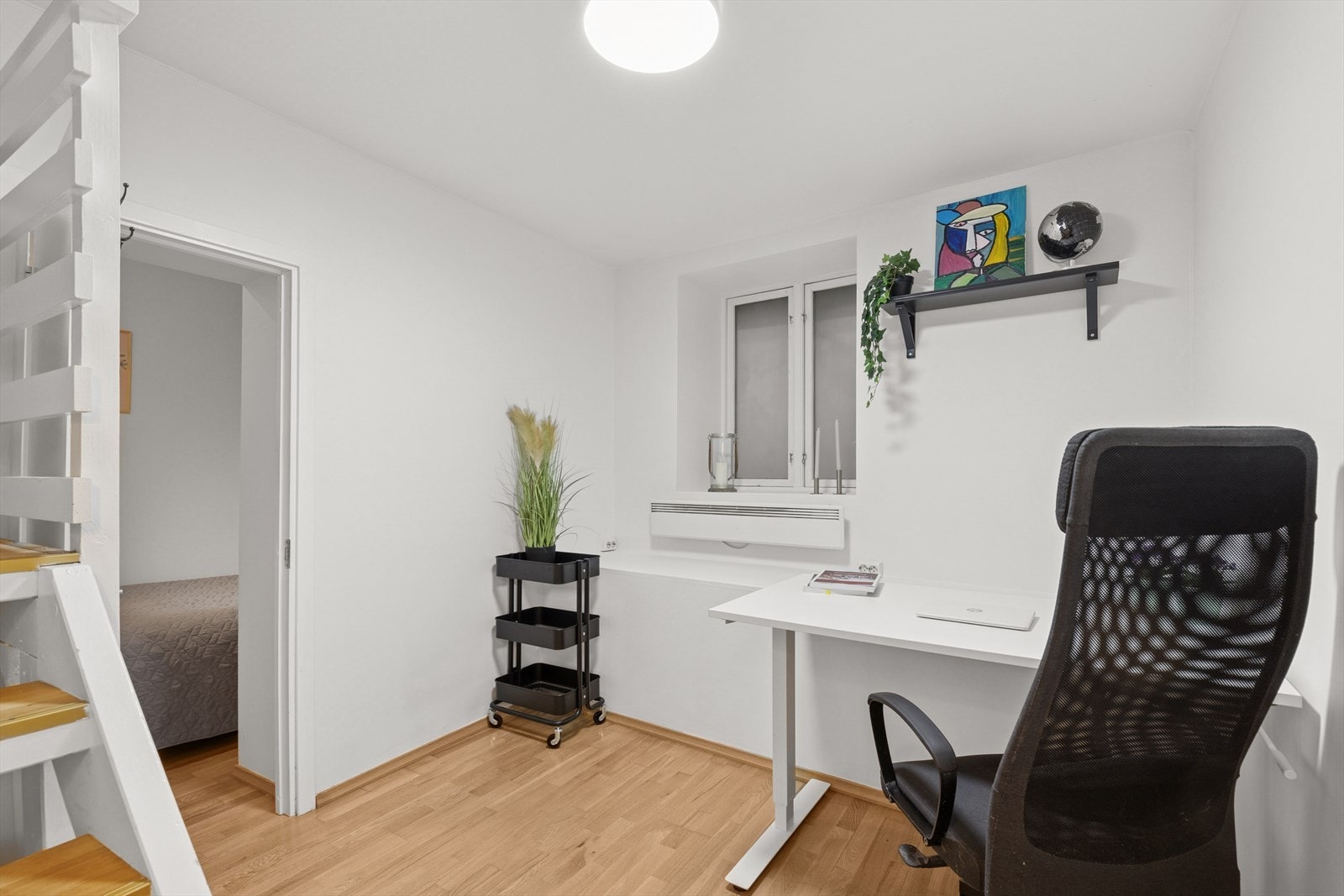 Kjelleren er også innredet som kontor Galleribilde