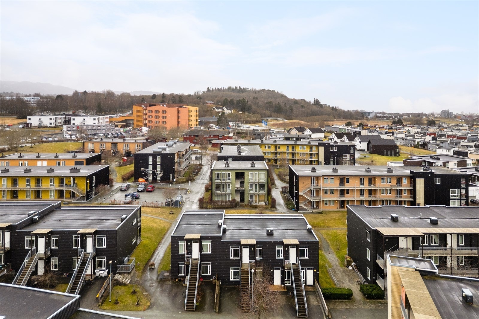 Leiligheten har en særdeles god beliggenhet i et nyere og etablert boligområde ved Angelltrøa. Galleribilde