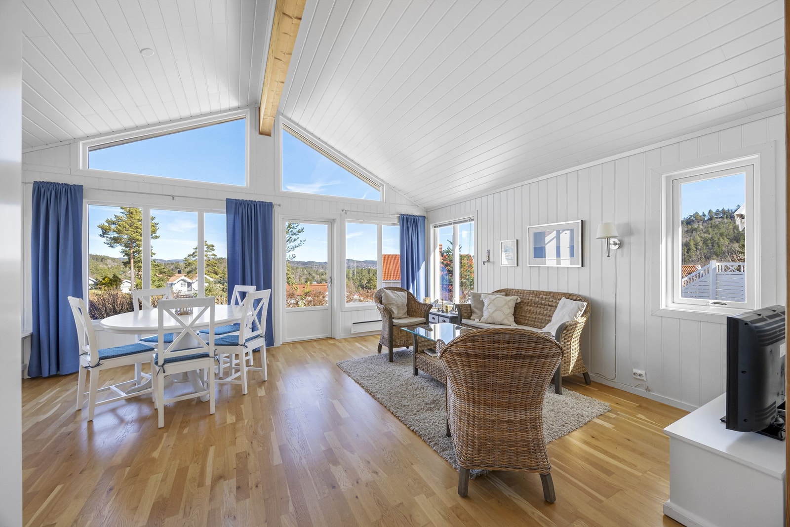 Hyggelig og lys stue Galleribilde