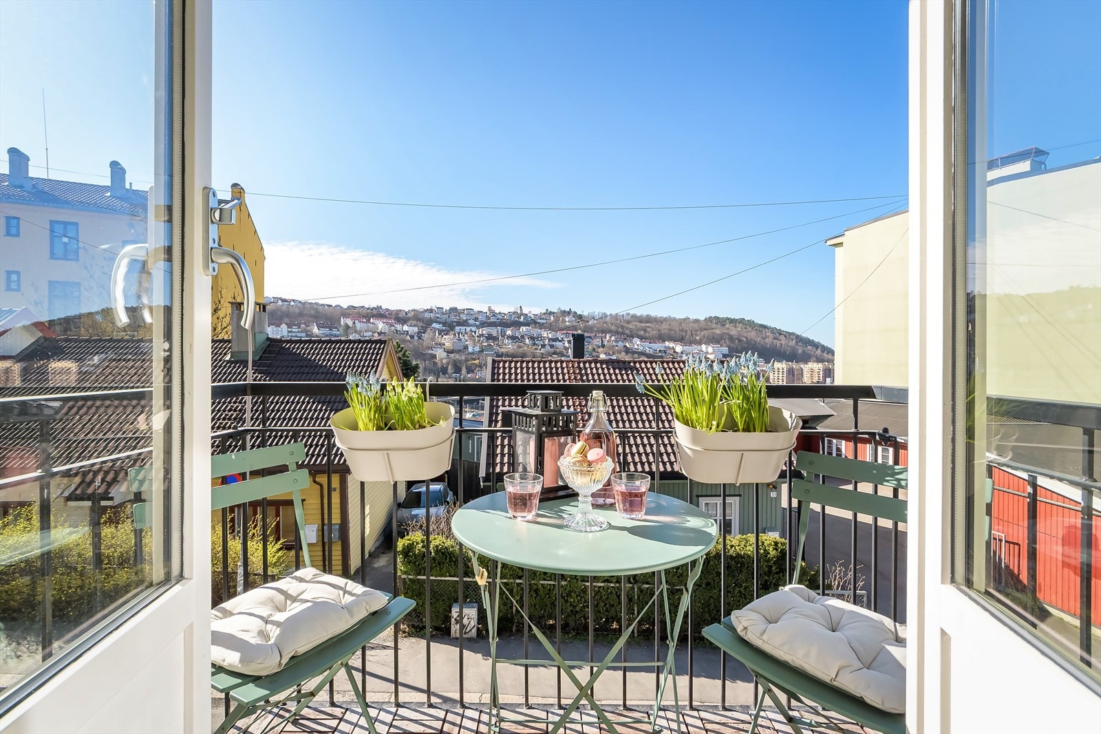 Velkommen inn i denne fantastiske leiligheten i Smålensgata 11A, presentert av Katrine Edvardsen i Aktiv Eiendomsmegling! Galleribilde