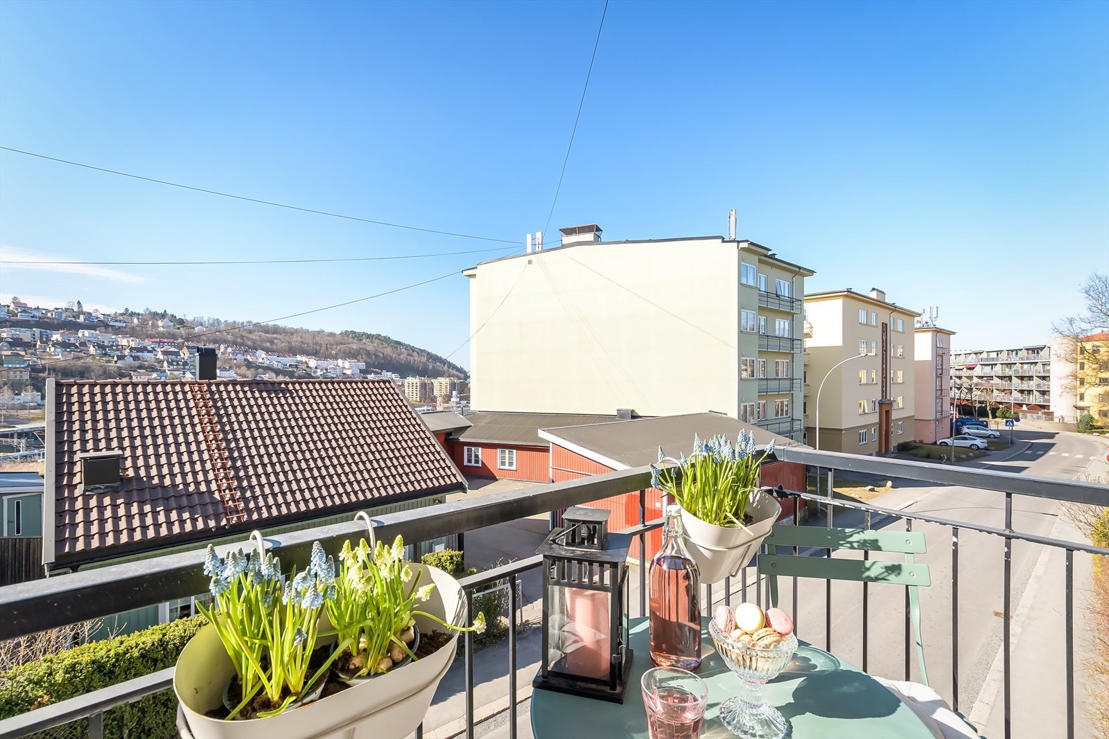 Her bor man sentralt til med gangavstand til sentrumskjernen, samtidig som nærområdet oppleves rolig. Galleribilde