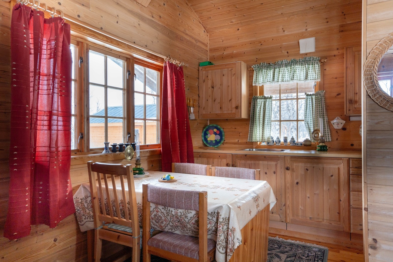 Kjøkkenet med sittegrupper Galleribilde